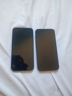 2 iPhones 13