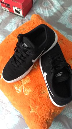 Nike tennis shoes for women Size 5