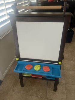KidKraft Art Easel And Chalk Board 