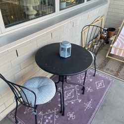 Cute outdoors table + 2 chairs set
