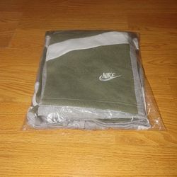 Nikey Shirt with Hood, with Shorts