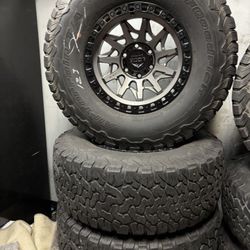 Bendo Un Set De Rines Nuevos Con Llantas Usadas Para Toyota Tacoma Chevy Silverado 
