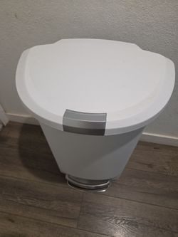 White Step Trash Can with Lid simplehuman