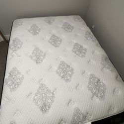 QUEEN mattress/topper/platform