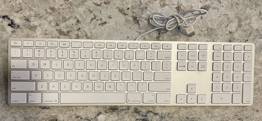Genuine Apple A1243 Wired Mac Standard USB Keyboard w/ Numeric Keypad White