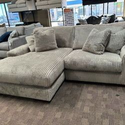 LINDYN FOG 2 PIECE LAF SECTIONAL WITH CHAISE