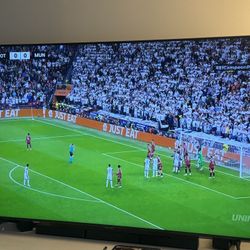 Two Samsung Crystal UHD Smart Tv for Sale 
