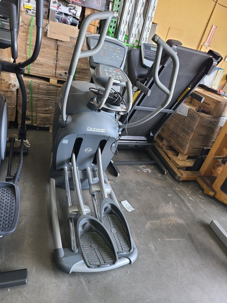 Used Octane Elliptical Q47+ commercial grade Elliptical Gym Grade 199