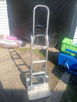 Dolly with brakes