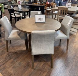 Round Dining Table w/ 4 Chairs