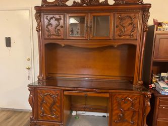 Beautiful Solid Wood Executive Desk with Hutch – Excellent Condition
