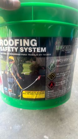 Roofing safety harness