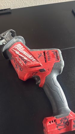 Milwaukee M18 FUEL Reciprocating Saw & Battery