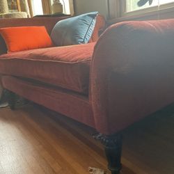 CHAISE Couch Vintage Style BERNHEARDT Quality Spindle Carved Legs Man Cave 