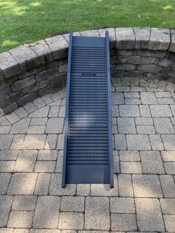 Folding plastic compact dog ramp