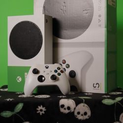 X Box512 GB Solid State Drive, 120 FPS and High Dynamic Range.