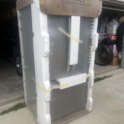 Refrigerator/ Fridge / Refrigerador 