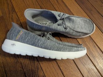 Women's 7.5 Sketchers slip ins