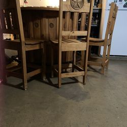 RUSTIC BAR AND 3 BAR STOOLS