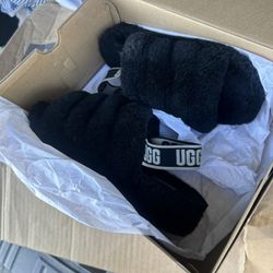 BRAND NEW UGG SLIPPERS
