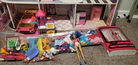 Barbie House / Toys