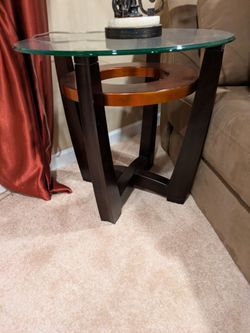Round Glass Top End Table With Wood. Great Condition.