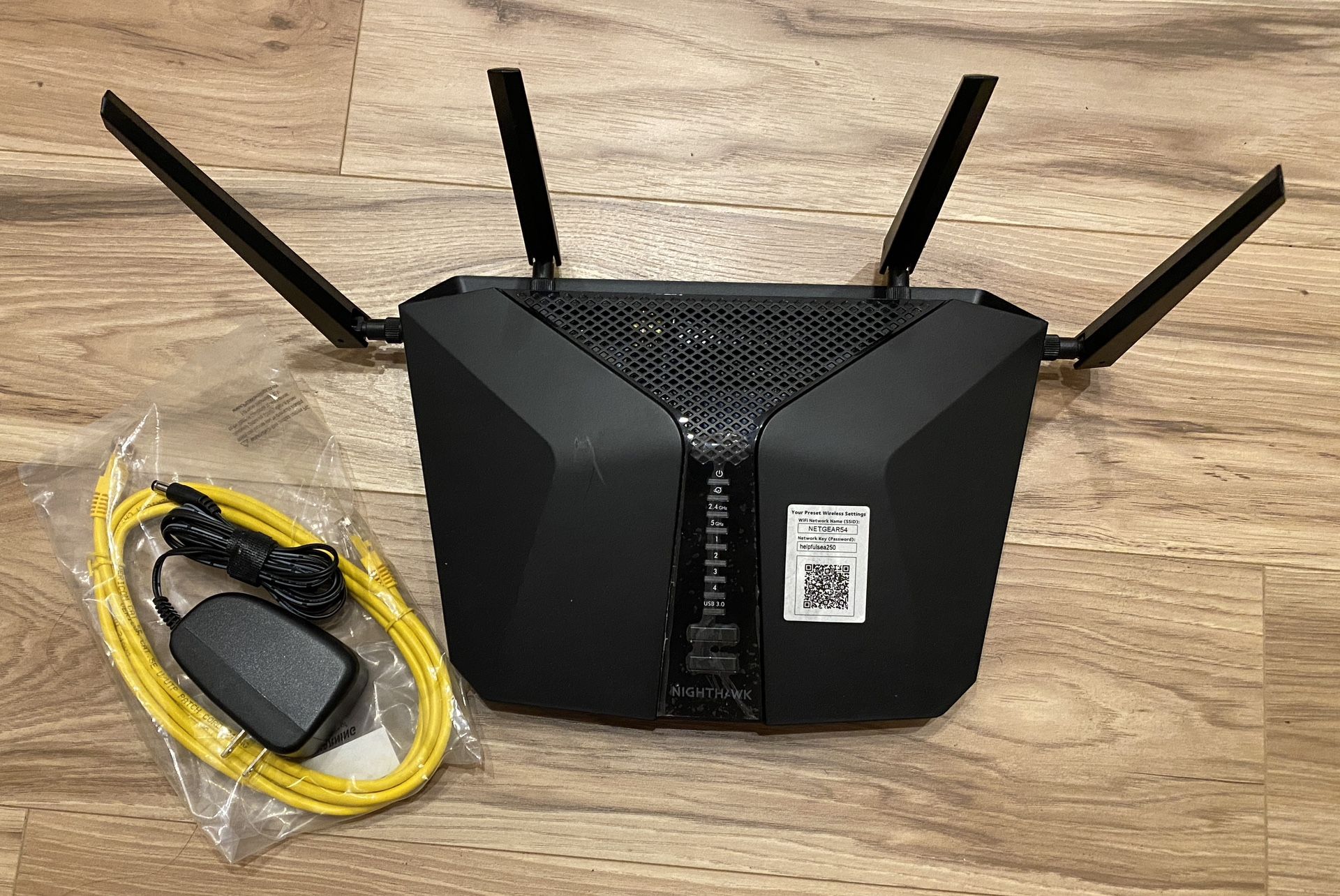NIGHTHAWK AX6 AX5200 6-Stream Wi-Fi Router Model:RAX48