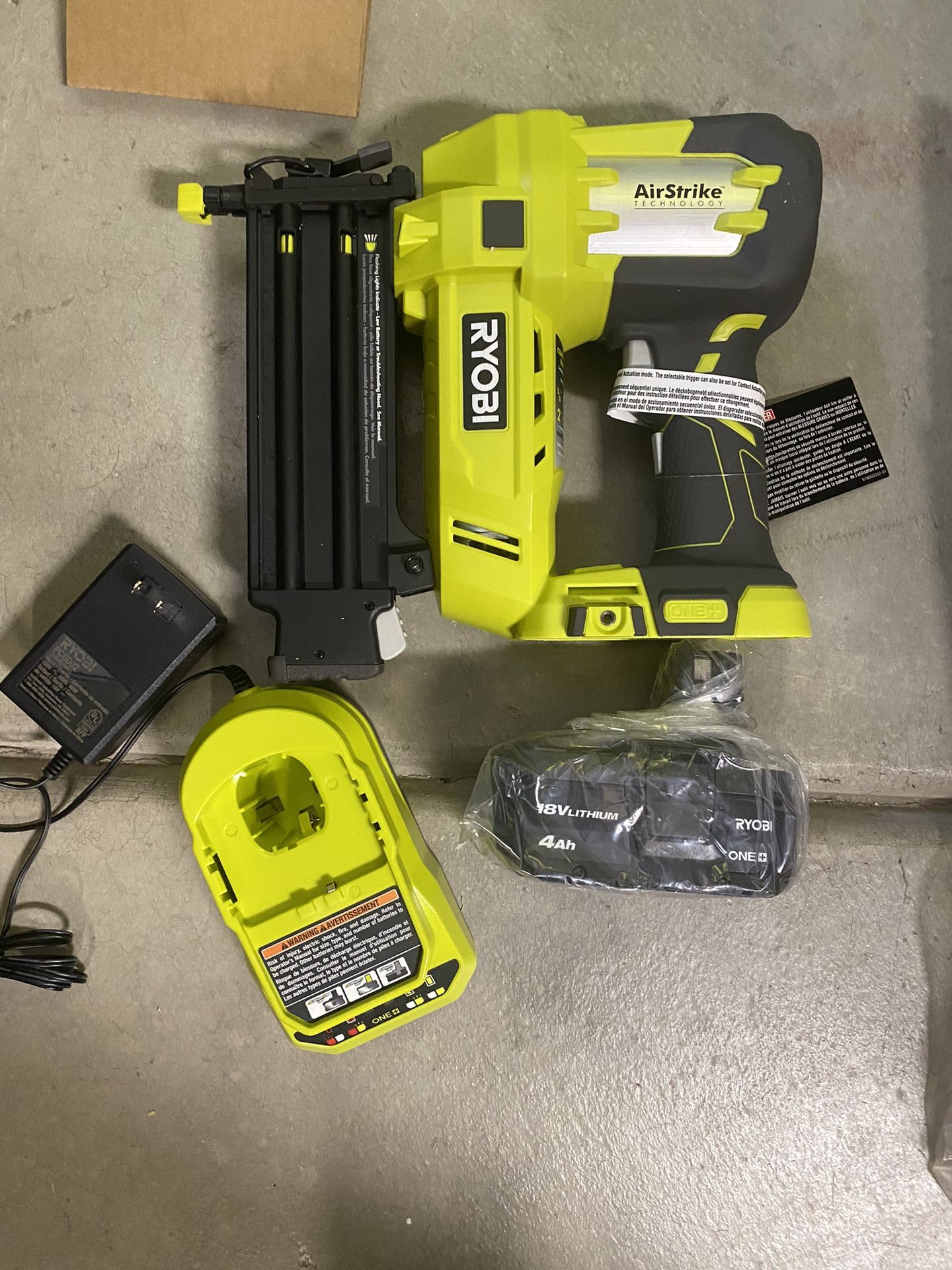 18v Ryobi Nailer Gun 18 Ga + 4 Amp Battery + Charger