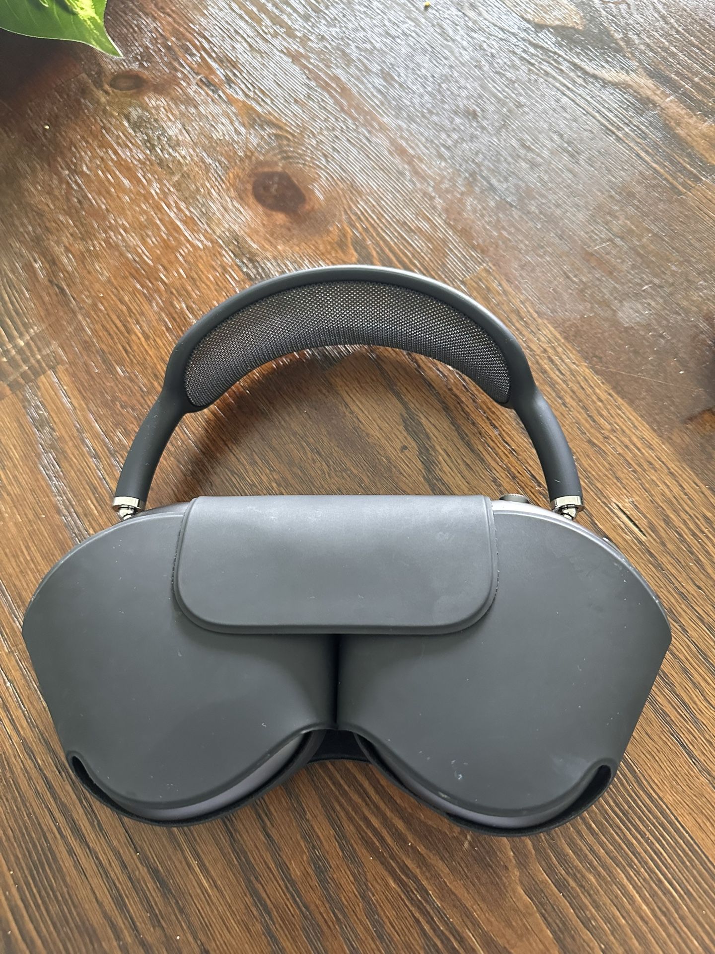 Black AirPods Pro Max