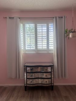 Mirrored 3-Drawer Dresser Chest