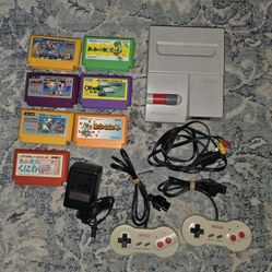 Nintendo AV Famicom Console, 2 Controllers,  7 Games. Nintendo NES. Tested.