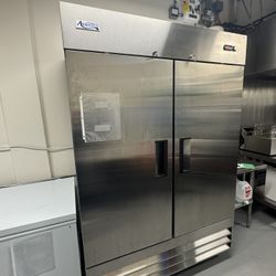 Avantco A-49R-HC 54" Solid Door Reach-In Refrigerator