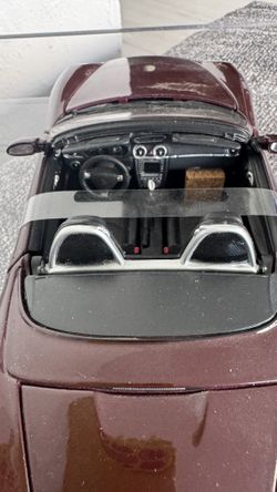 1:18 Scale Die-Cast Convertible Sports Car Model