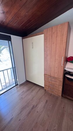 Free murphy bed
