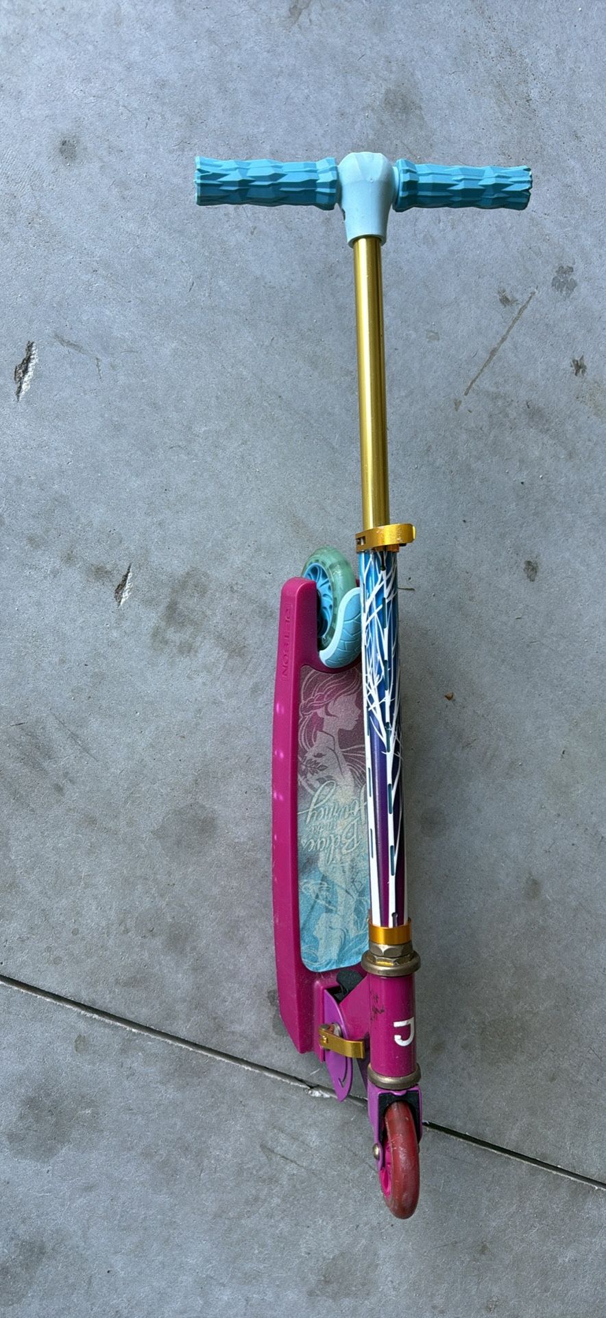 Frozen Light Up Scooter