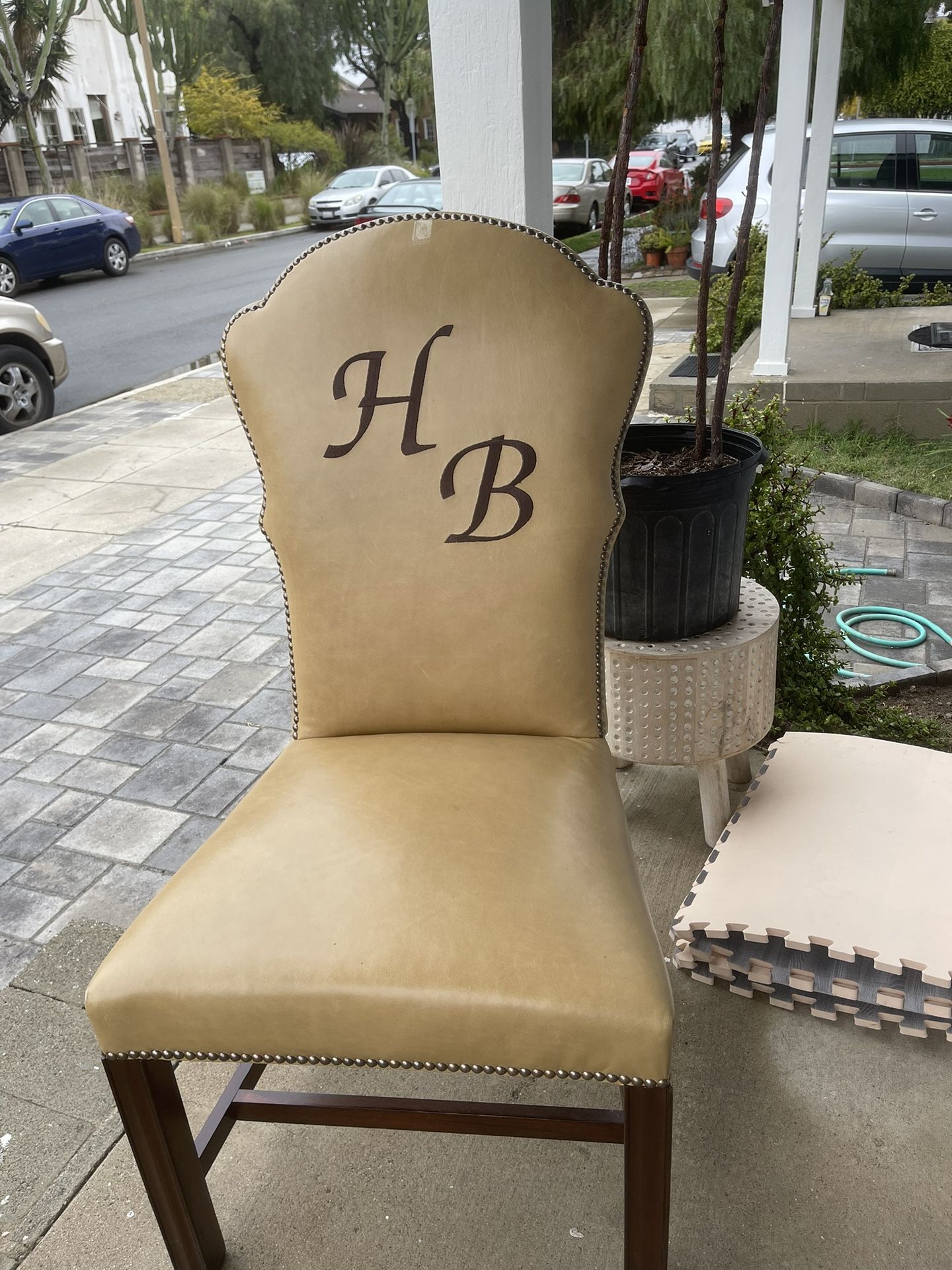 Haptor Barrett 2 Leather Chairs 