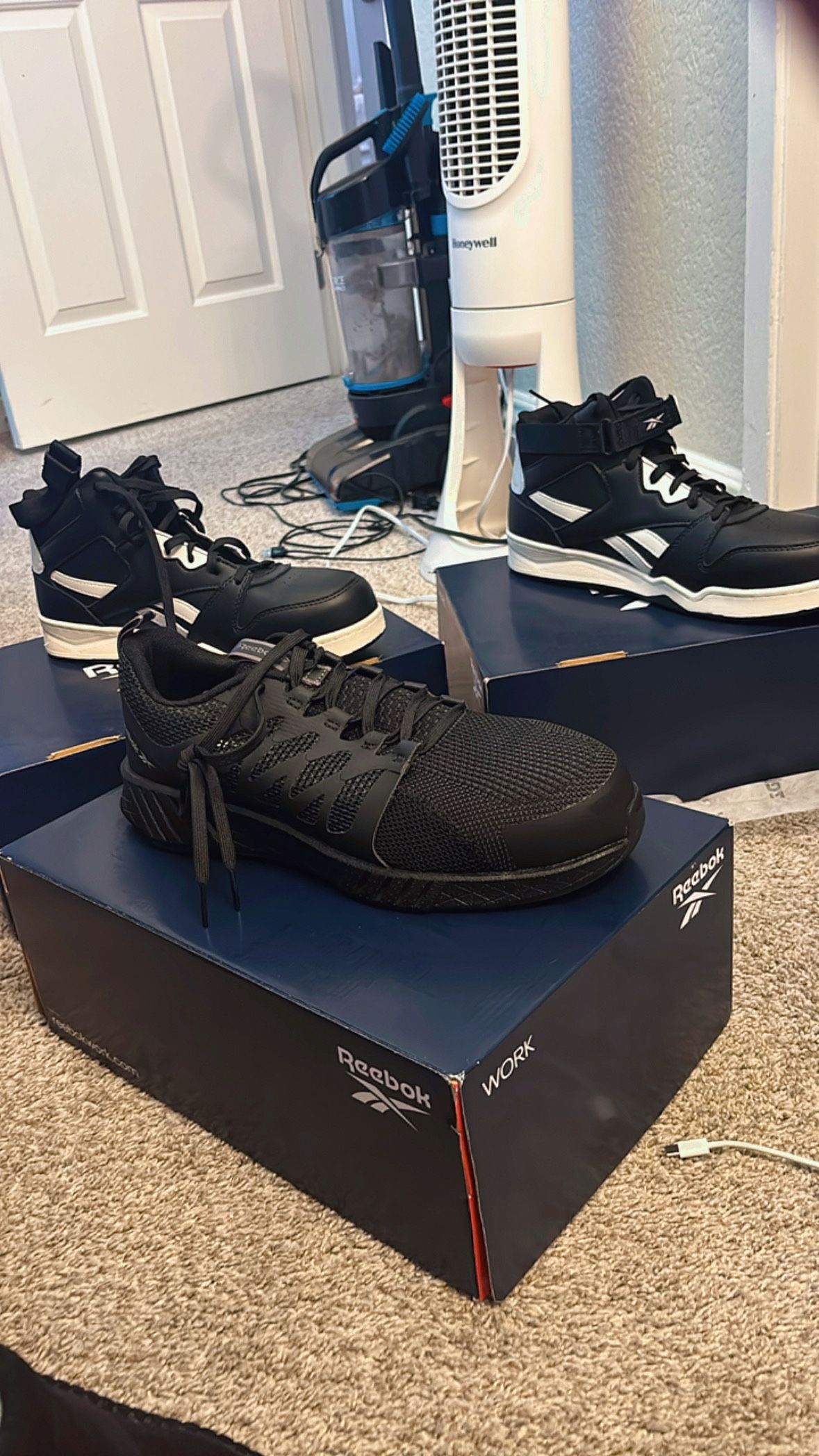 Selling Reebok works shoes