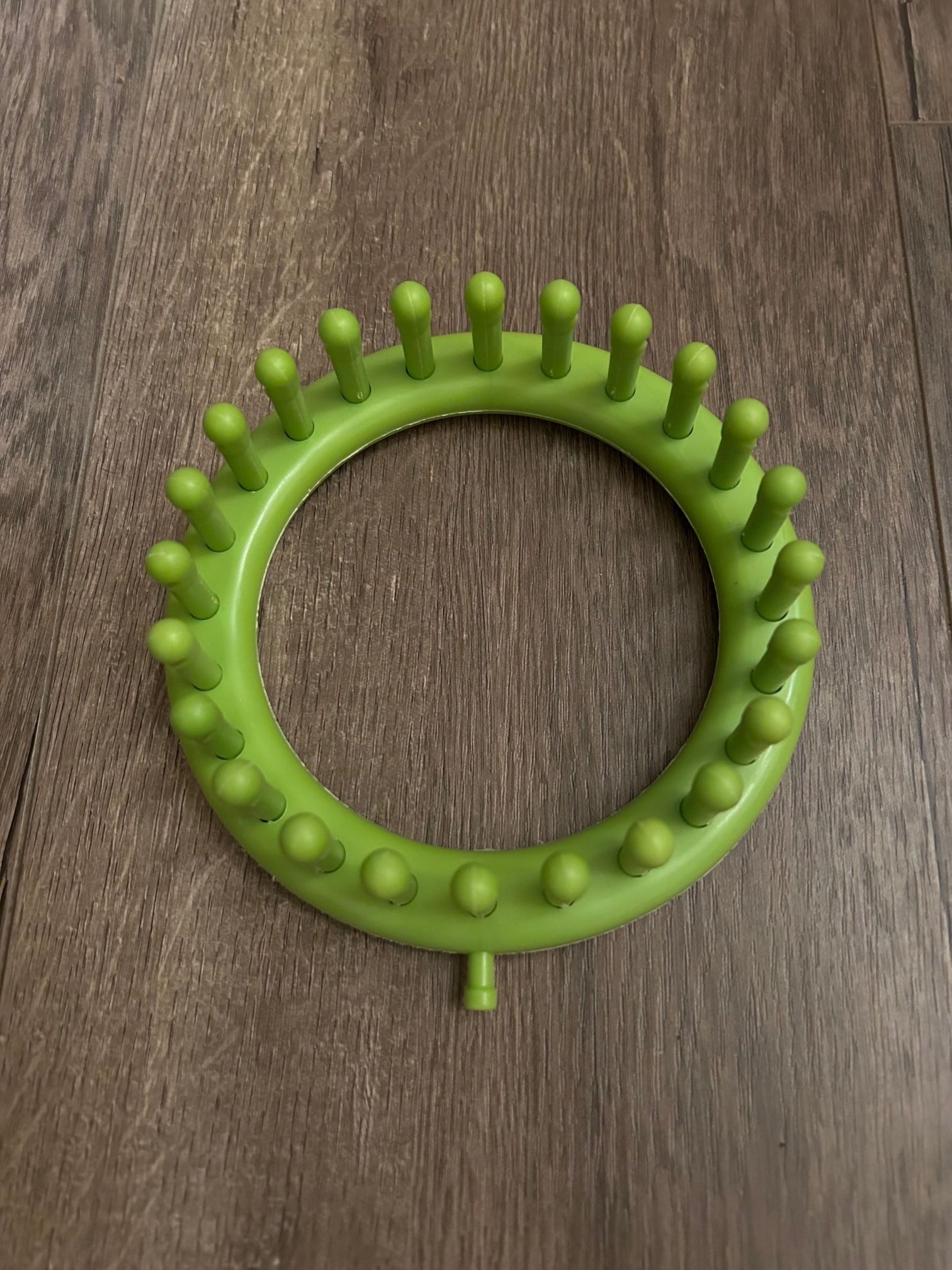 green 5.5in loom 24 pegs for loom knitting