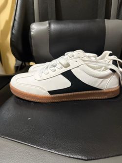 Original sneakers used like new US shoe size:8.50