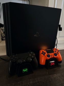 PS4 pro (1tb) & 2 controllers