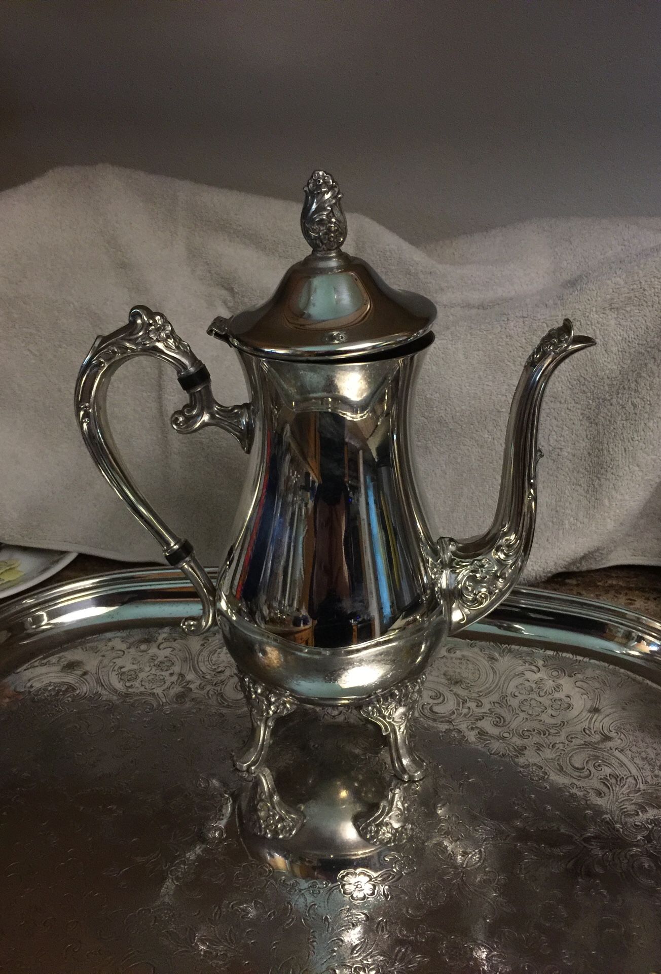 Suffolk silversmith silver plated coffee & tea set for Sale in Vista