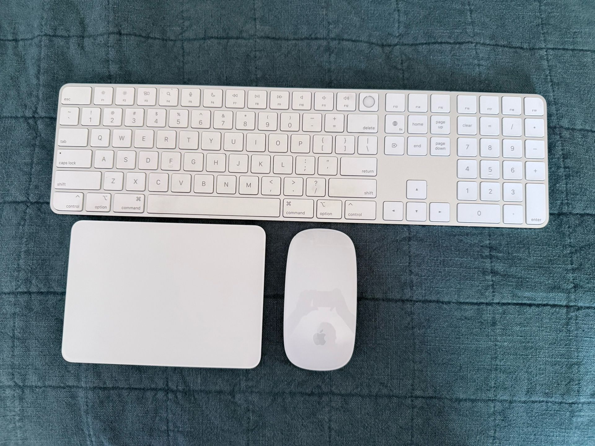 2024 Apple Magic Keyboard With Touch ID, Magic Trackpad multi Touch Surface (lightning), magic mouse (lightning)