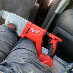 Milwaukee Rotary Hammer M18 