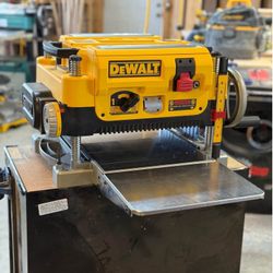 Dewalt~Dw735(13inch)~Soft~and~Hard~Wood~Thickness~Planer+stand
