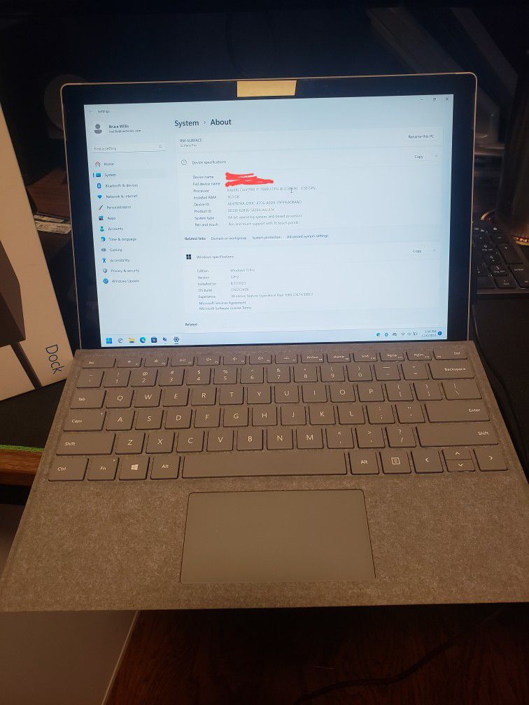 Microsoft Surface Pro i7-7660 16gb Ram 512gb SSD, Stylus, Charger And Dock