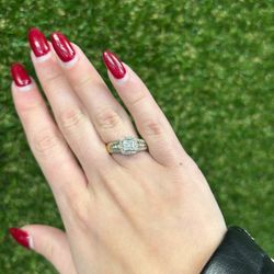 10kt Diamond Engagement Ring 