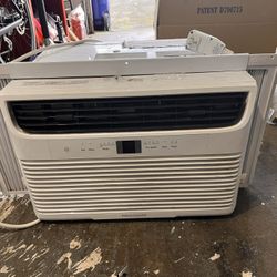 Air Conditioner - Window Unit 