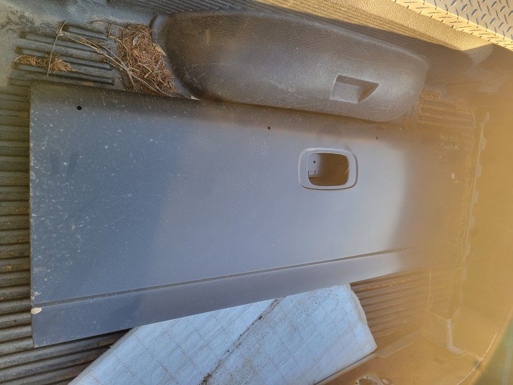 Brand new 1998 To 2007 Chevrolet/Gmc truck tailgate