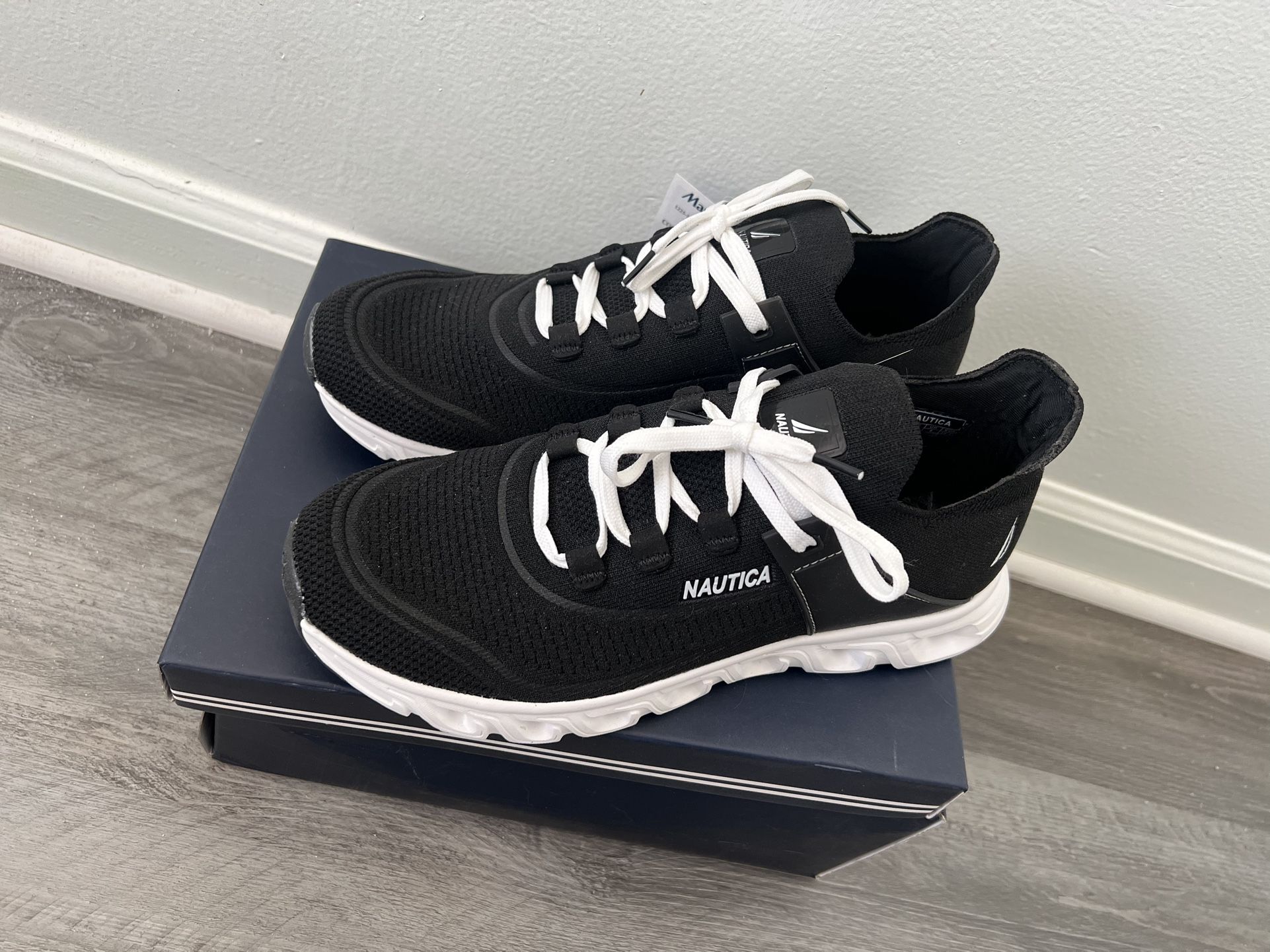 Nautica Women’s shoes Size 10