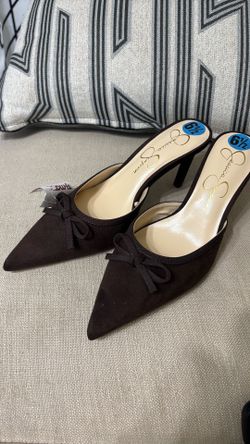 Jessica Simpson brown heals with tag